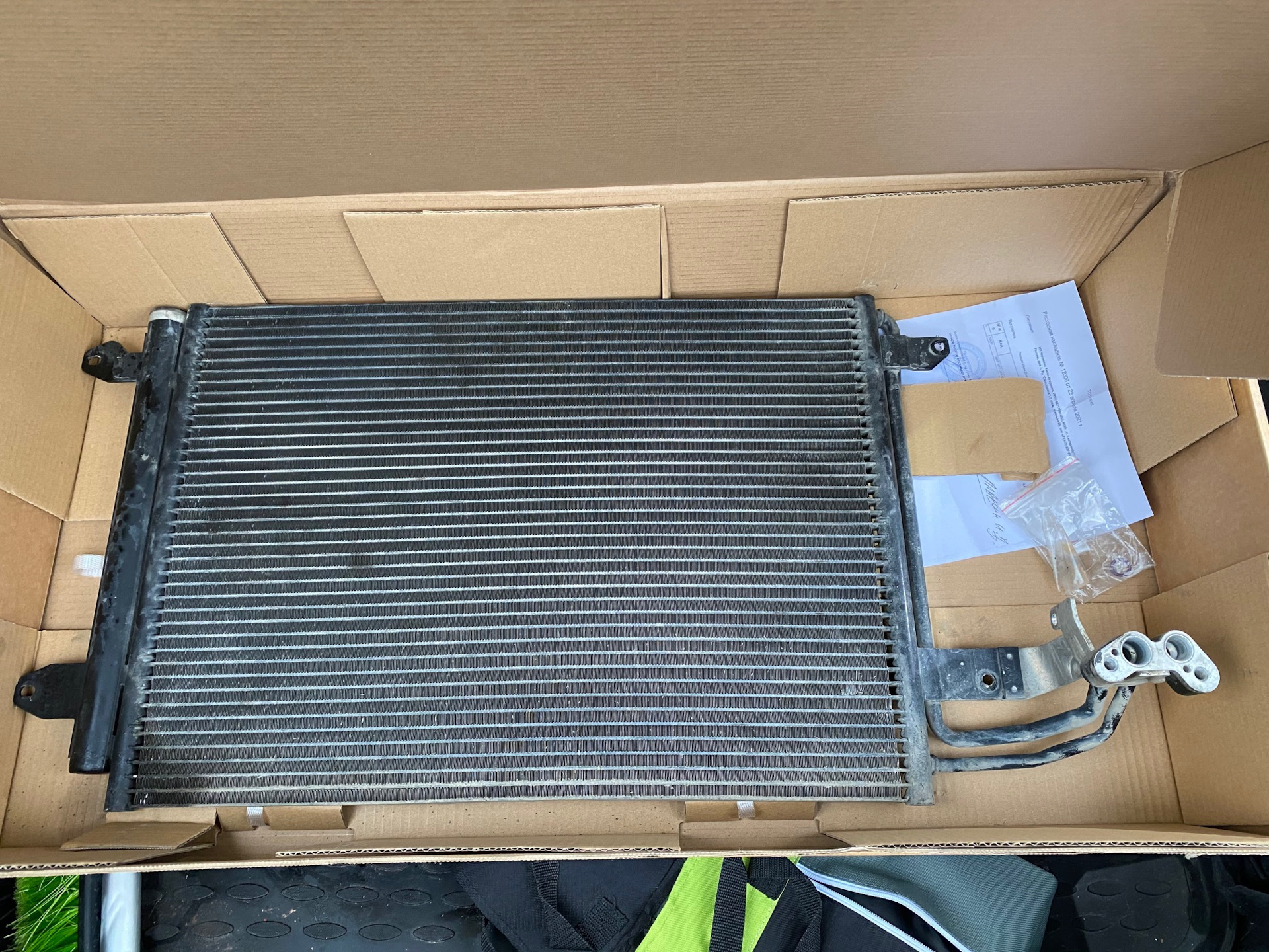 Приближаем лето: замена радиатора кондиционера (+заправка последнего ...