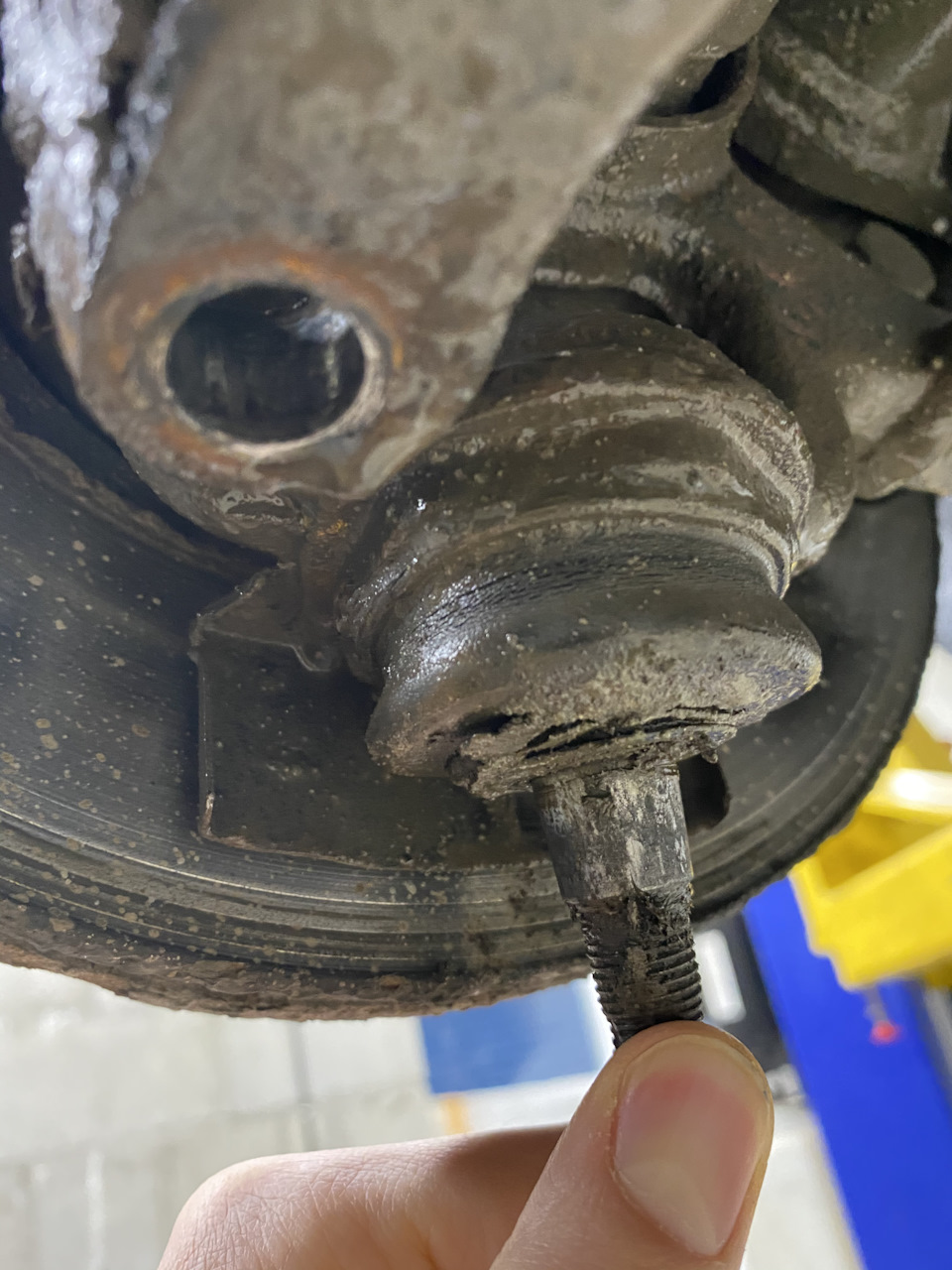 Замена шаровых и передних втулок стаба — Hyundai i30 (1G), 1,6 л, 2011 ...