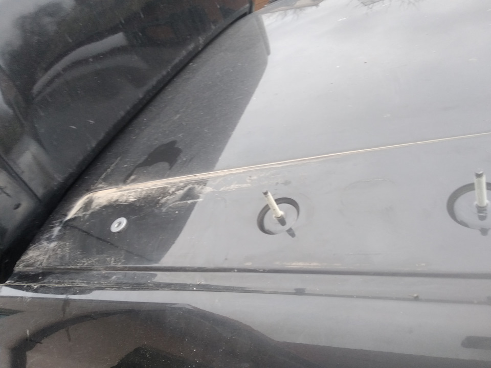 Загерметизировал крепления рейлингов дастера. — Renault Duster (1G), 1 ...