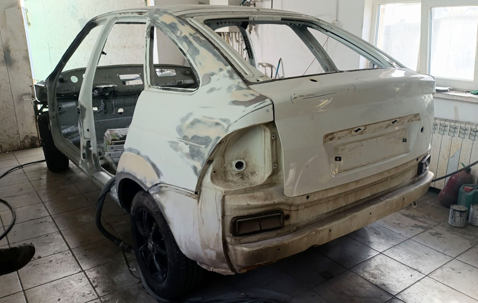 Зашпаклевано и загрунтовано — Lada Приора хэтчбек