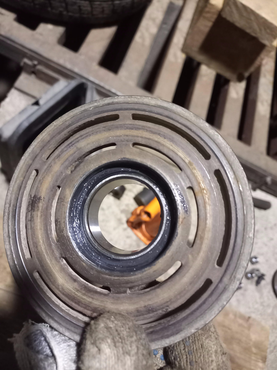 Замена подшипника на компрессоре кондиционера — Honda Civic 4D (8G), 1 ...