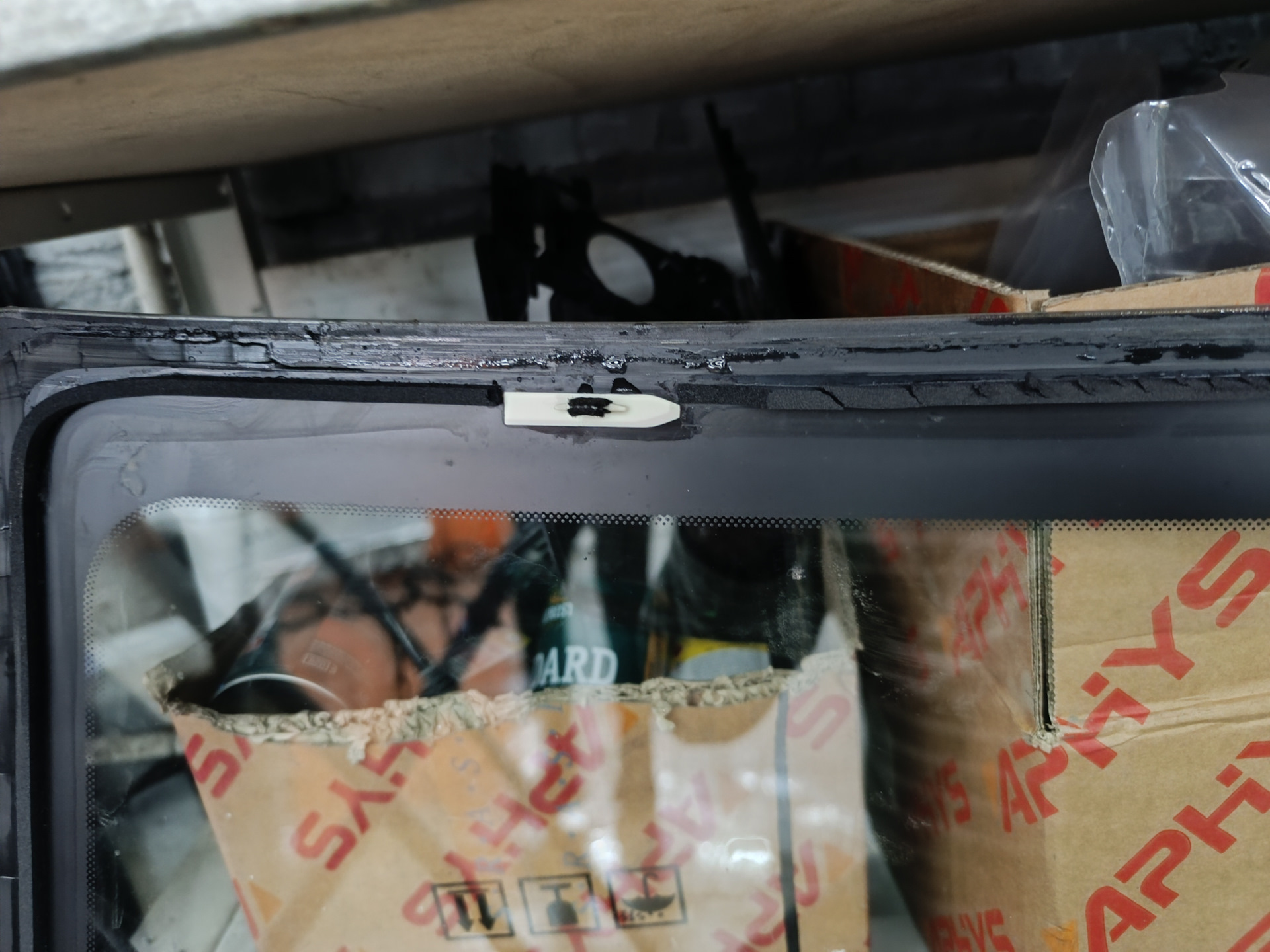 Лобовое стекло девятка. Лобовое стекло девятка. Стекло ваз 2109. Лобовое стекло митсубиси лансер. Заднее стекло ваз 2109.