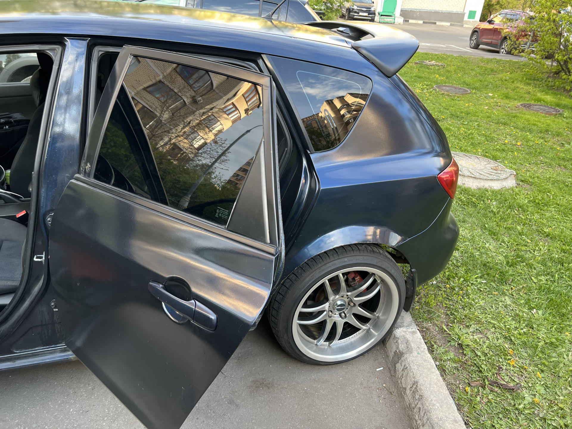 13. Ограничители дверей. — Mazda 3 (1G) BK, 1,6 л, 2004 года ...