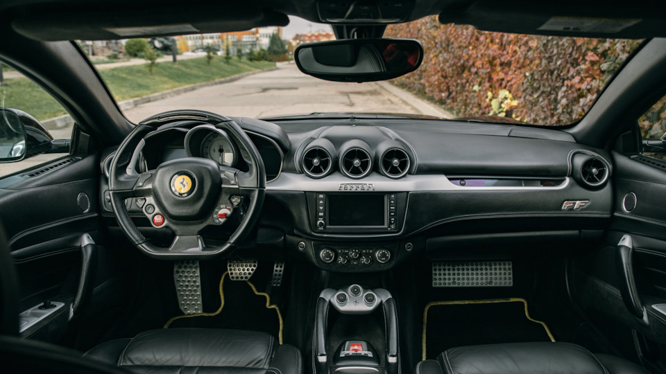 Фото в бортжурнале Ferrari FF