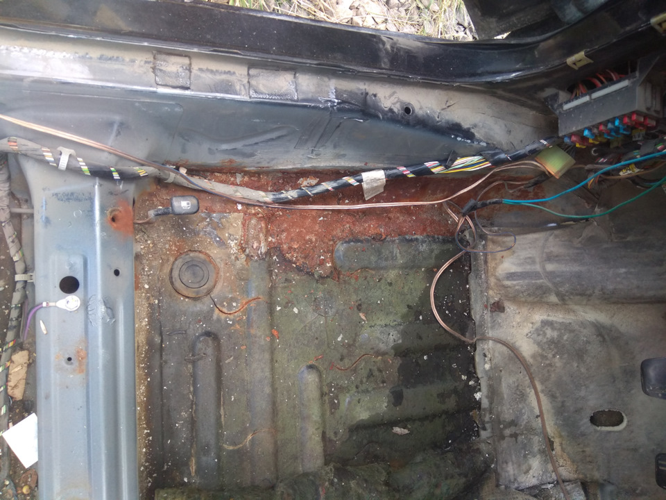 Снятие ковра пола и зачистка коррозии — ЗАЗ Chance, 1,3 л, 2009 года ...