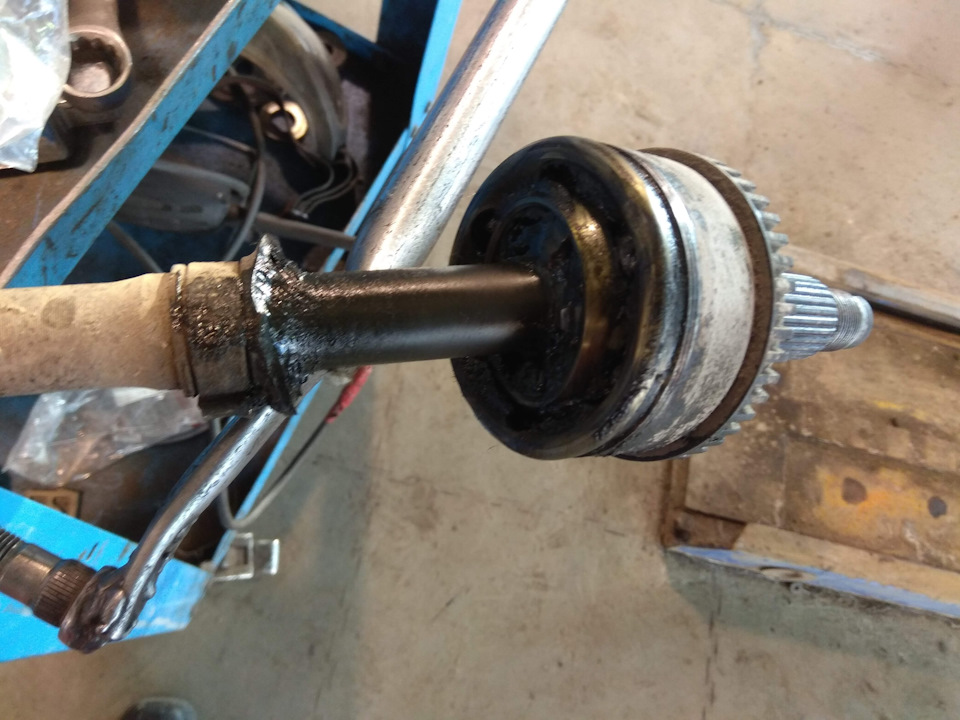 Замена пыльника левого внешнего шруса — KIA Soul (1G), 1,6 л, 2011 года ...