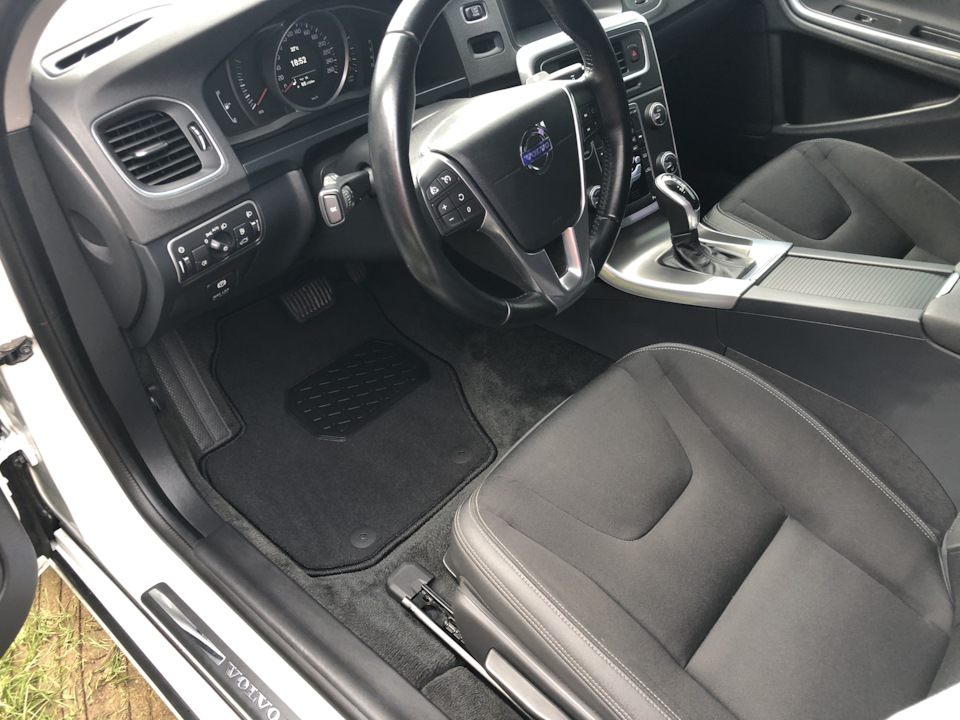 Коврики — Volvo S60 (2G), 2 л, 2014 года | аксессуары | DRIVE2