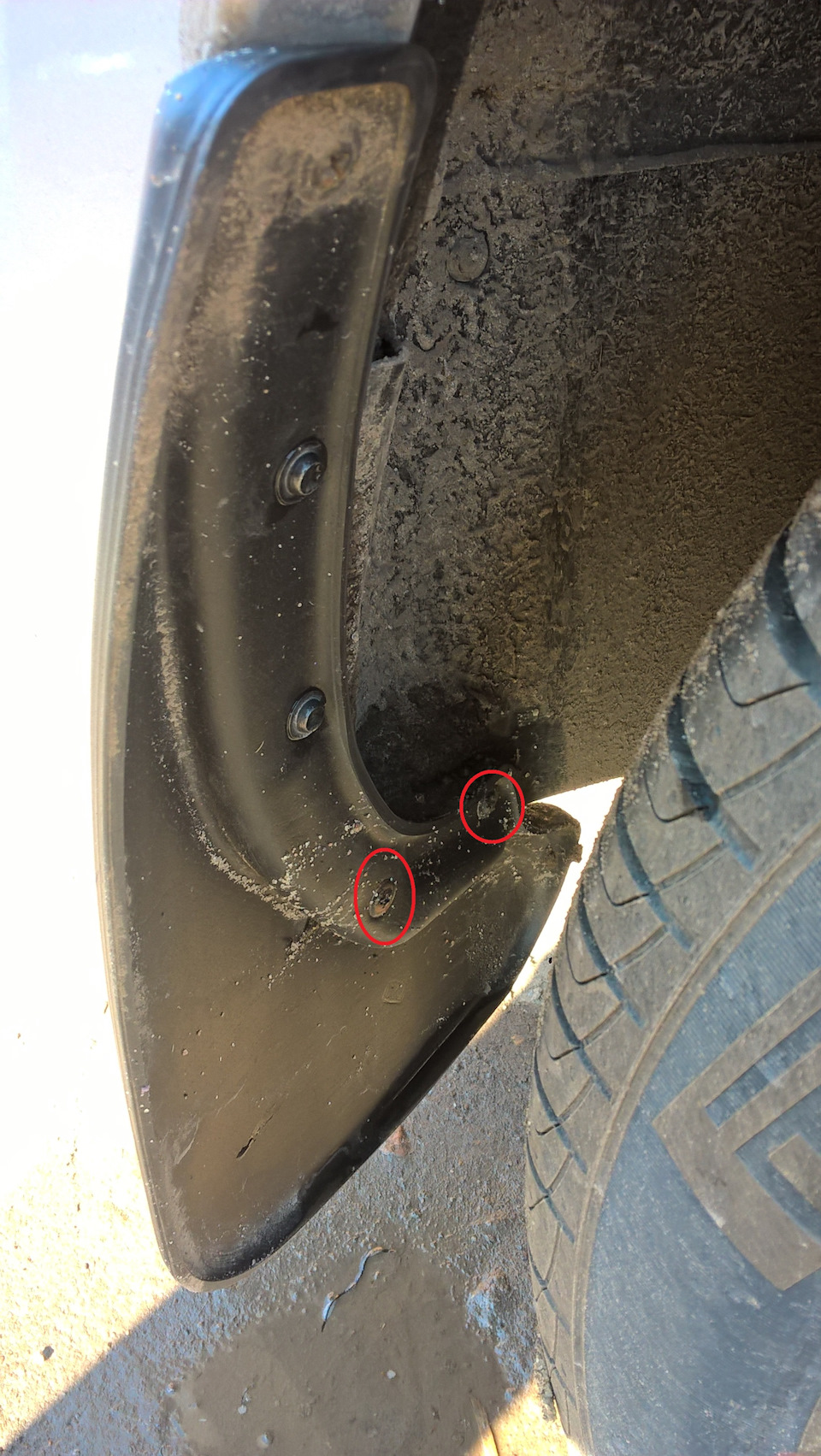 Соответственно с другой стороны точно так же — Lada Vesta (1G)