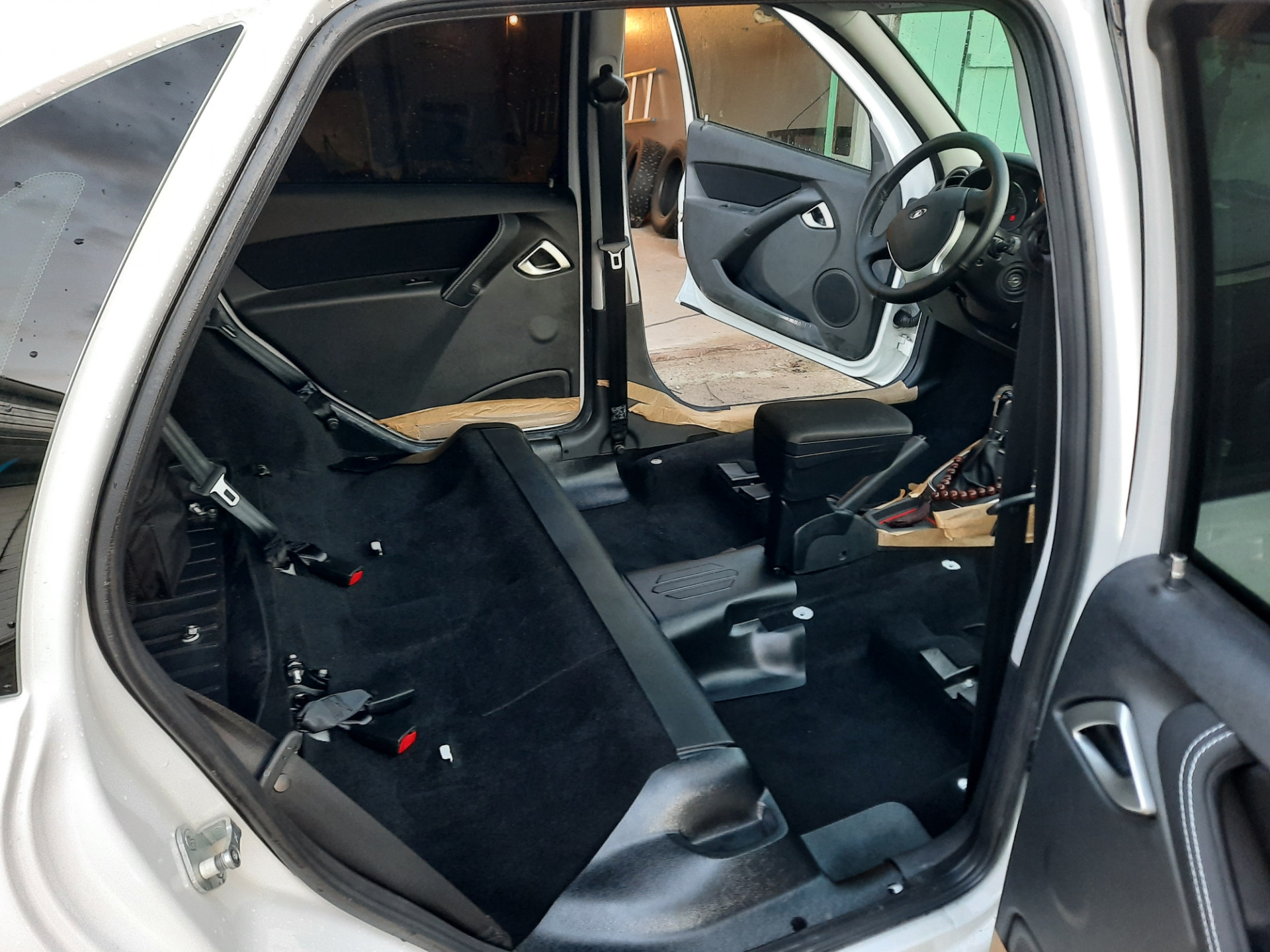 Пластмасовые накладки на ковролин на гранту FL — Lada Гранта (2G) FL, 1 ...