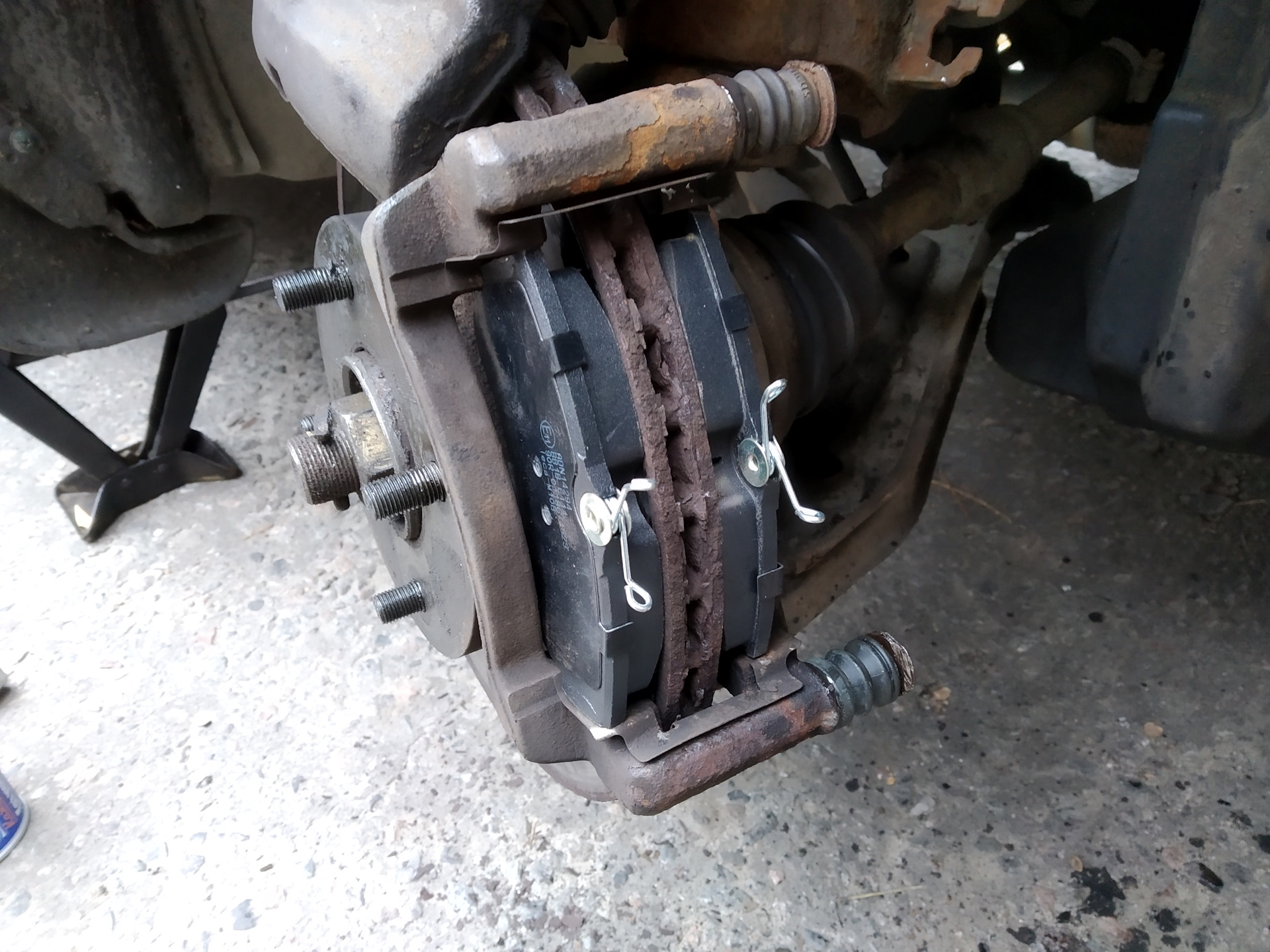 Замена тормозных колодок (плохой накат) — Nissan Primera (P11), 2 л ...