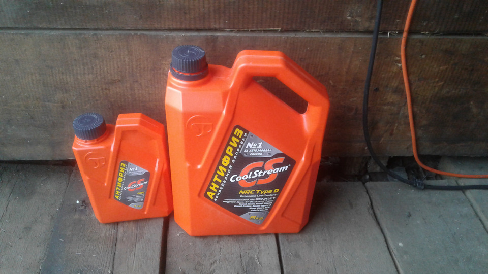 Замена антифриза с промывкой системы — Renault Logan (1G), 1,6 л, 2010 ...