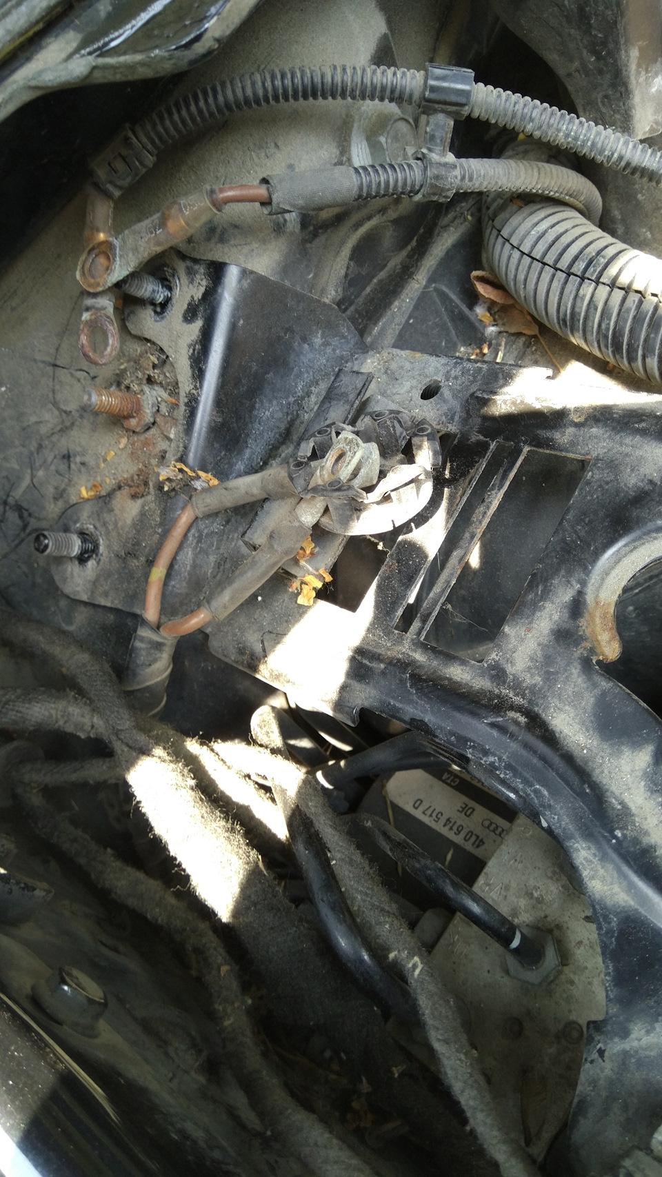 Фото в бортжурнале Audi Q7 (1G). Запчасти на фото: 4L0614517D