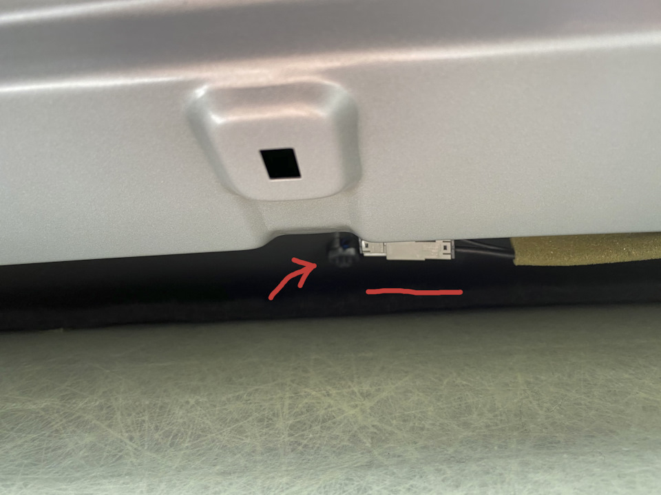 4) — Nissan Tiida (2G)