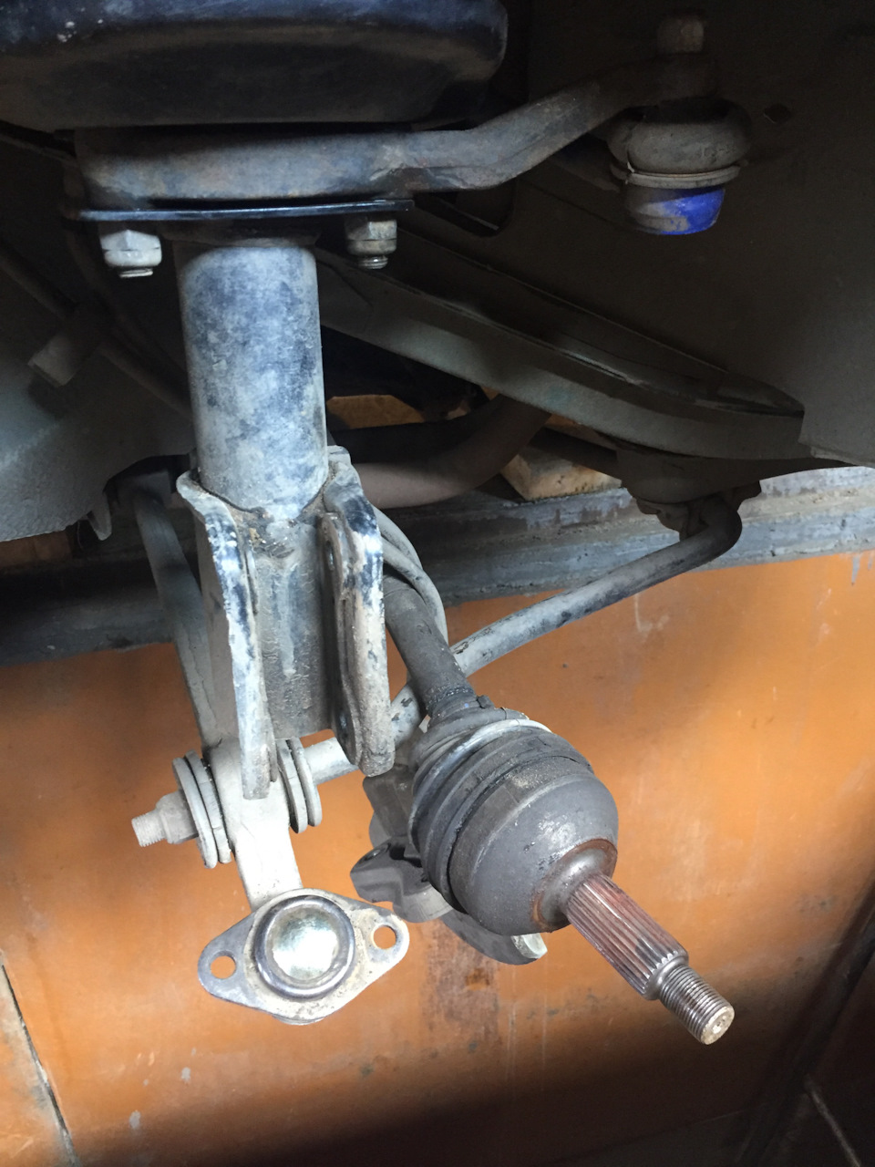 Замена ступичного подшипника ) — Москвич 2335, 1,6 л, 1999 года ...