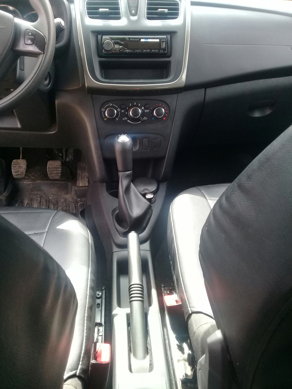 Центральная консоль — Renault Sandero 2G, 1,6 л, 2015 года | своими ...