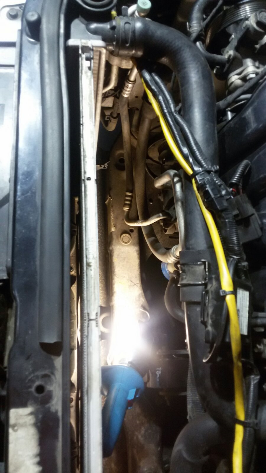 доступ при снятом диффузоре — Hyundai Sonata V (NF)