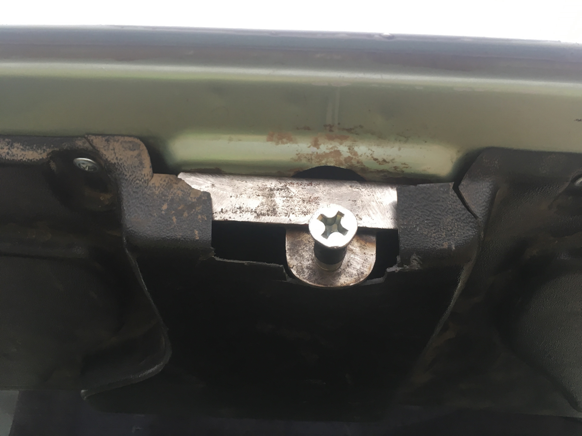 Открытие задней двери с кнопки — Lada 11113 Ока, 0,7 л, 2003 года ...