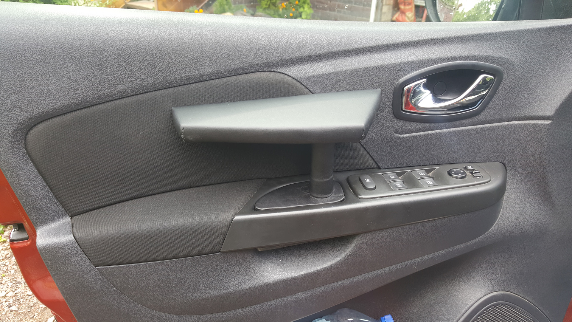 Подлокотник под левую руку. Подлокотник на дверь авто. Подлокотник под левую руку. Подлокотник водительский под левую руку. Подлокотник под левую руку лифан х 60.