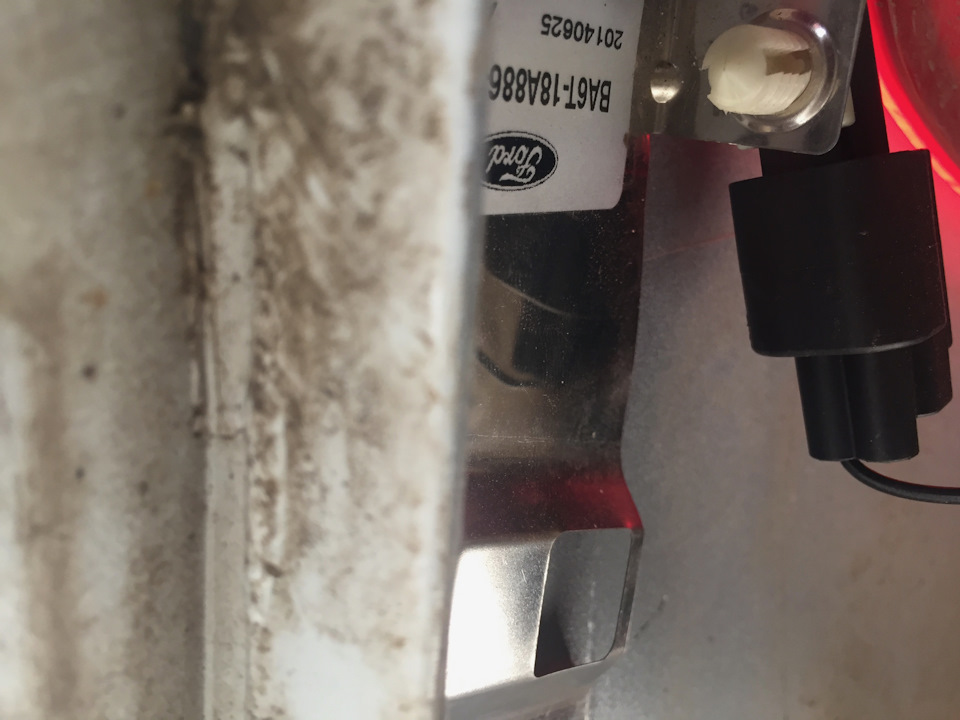 Задняя антенна — Ford Fiesta (Mk VI)