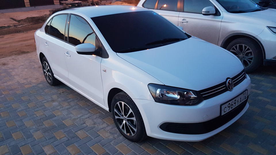 Volkswagen Polo Sedan 1.6 бензиновый 2012 | на DRIVE2
