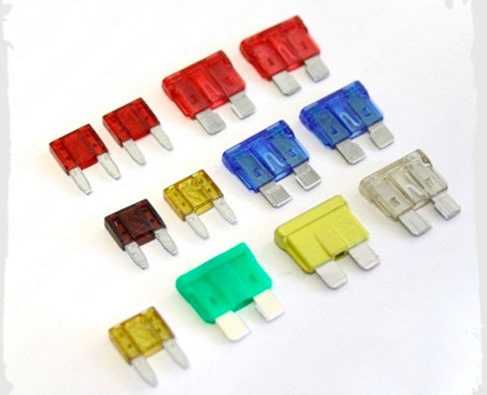 Реле 645 фольксваген за что отвечает. LgAAAgPWk A 960. Реле 645 фольксваген за что отвечает фото. Реле 645 фольксваген за что отвечает-LgAAAgPWk A 960. картинка Реле 645 фольксваген за что отвечает. картинка LgAAAgPWk A 960. 1 —— 15/30А Блок управления двери багажного отсека, Блок управления распознавания прицепа2 —— 15/30А Блок управления 2 двери багажного отсека, Блок управления распознавания прицепа3 —— 10/30А Блок управления шторки люка, Блок управления распознавания прицепа4 —— 15А БУ системы электронного регулирования демпфирования5 — 15 —— Не используется16 —— Зарядное устройство портативной рации либо карманного фонаря17 — 24 —— Спецавтомобили Реле 645 фольксваген за что отвечает. LgAAAgPWk A 960. Реле 645 фольксваген за что отвечает фото. Реле 645 фольксваген за что отвечает-LgAAAgPWk A 960. картинка Реле 645 фольксваген за что отвечает. картинка LgAAAgPWk A 960. 1 —— 15/30А Блок управления двери багажного отсека, Блок управления распознавания прицепа2 —— 15/30А Блок управления 2 двери багажного отсека, Блок управления распознавания прицепа3 —— 10/30А Блок управления шторки люка, Блок управления распознавания прицепа4 —— 15А БУ системы электронного регулирования демпфирования5 — 15 —— Не используется16 —— Зарядное устройство портативной рации либо карманного фонаря17 — 24 —— Спецавтомобили