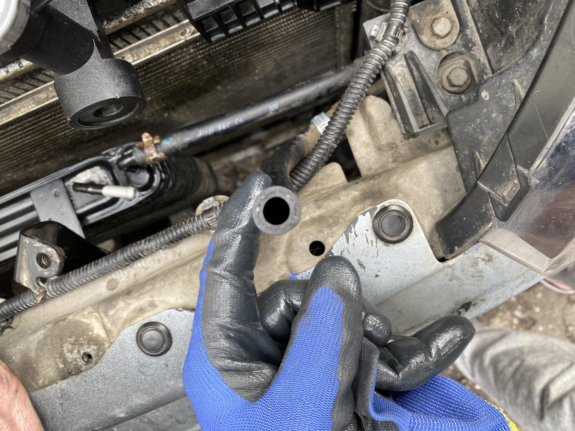 Устранение течи радиатора CVT — Mitsubishi Outlander (3G), 2,4 л, 2015 ...