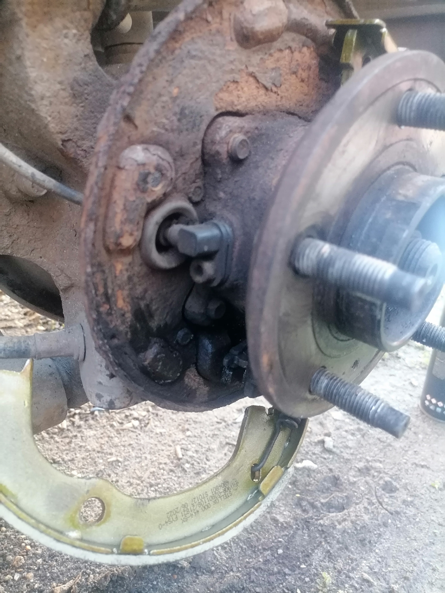 Замена колодок ручника — Chevrolet Captiva (1G), 2,4 л, 2011 года ...
