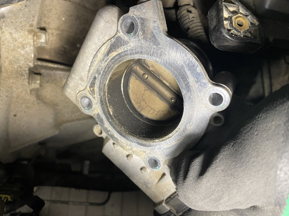 Чистка дроссельной заслонки — Hyundai Solaris, 1,6 л, 2012 года ...