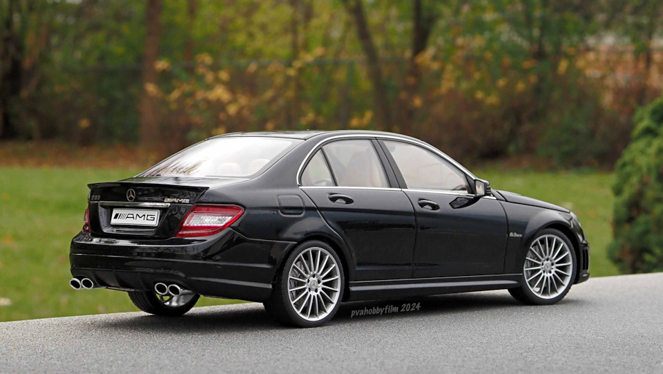 1/18 Mercedes-Benz C63 AMG (W204), 2007 (AUTOart #76268