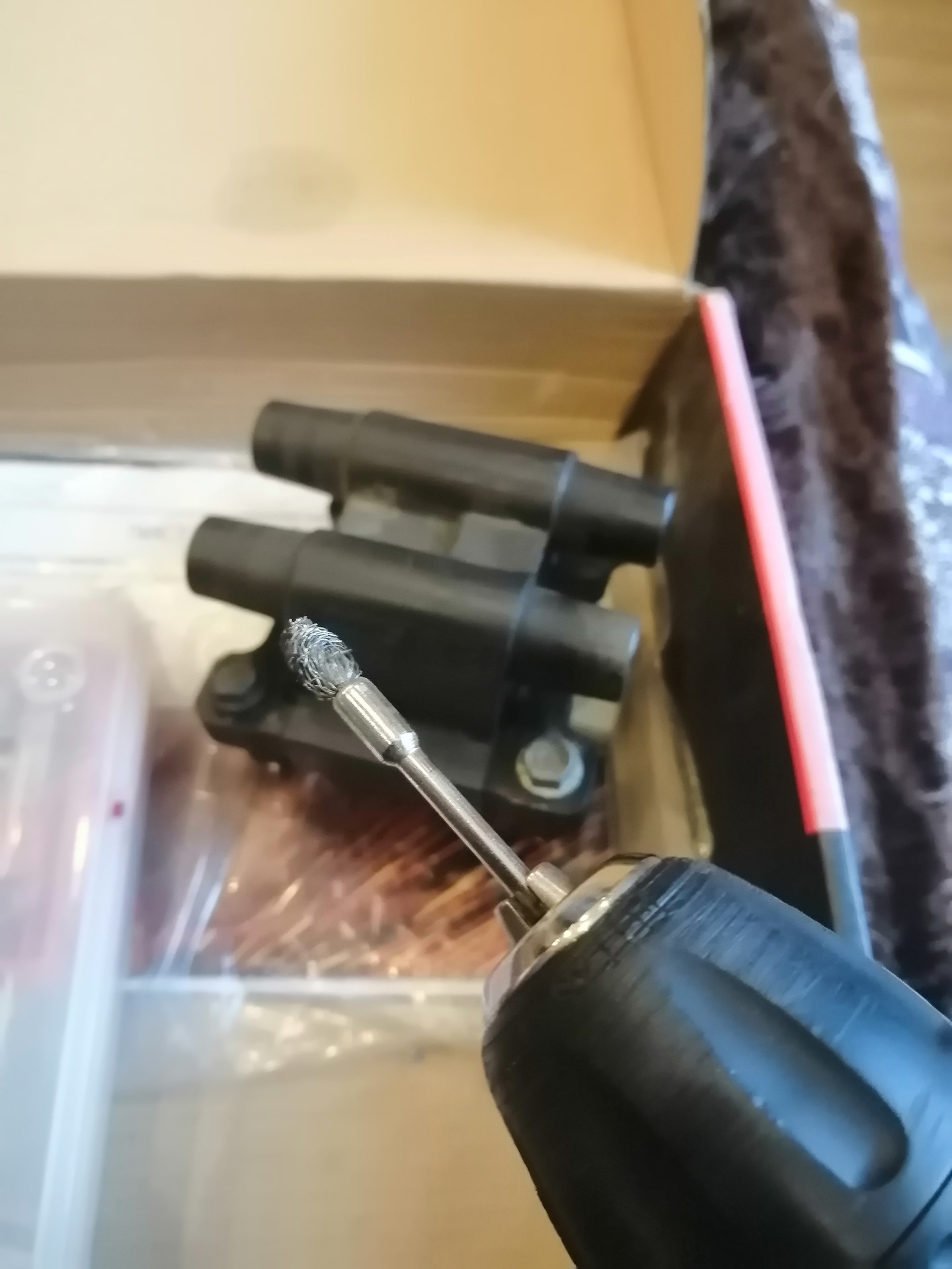 Чистка контактов катушки зажигания.Любителям помыть ДВС посвящается ...