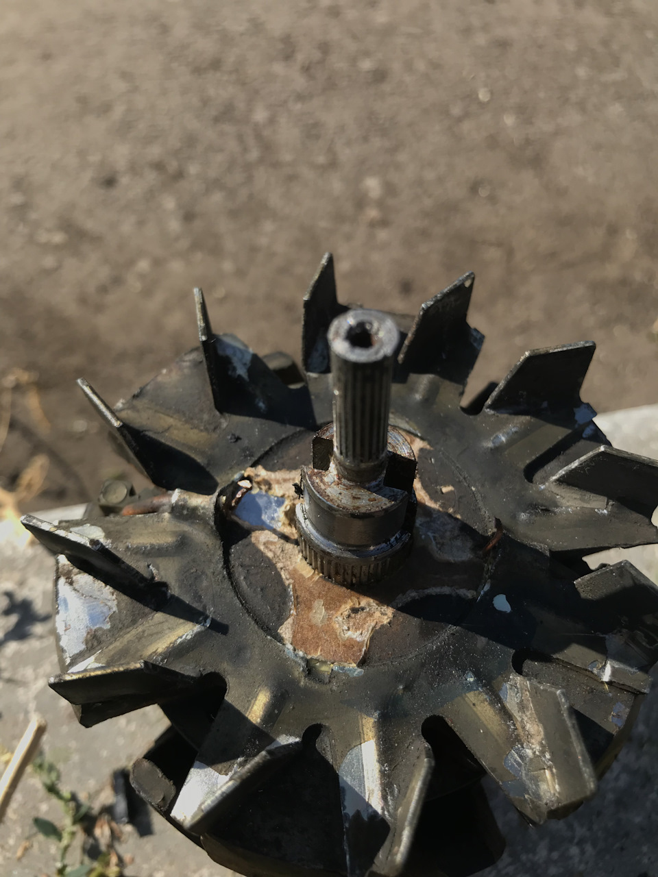 Замена токосъемных колец и щёточного узла на генераторе — Lada Приора ...