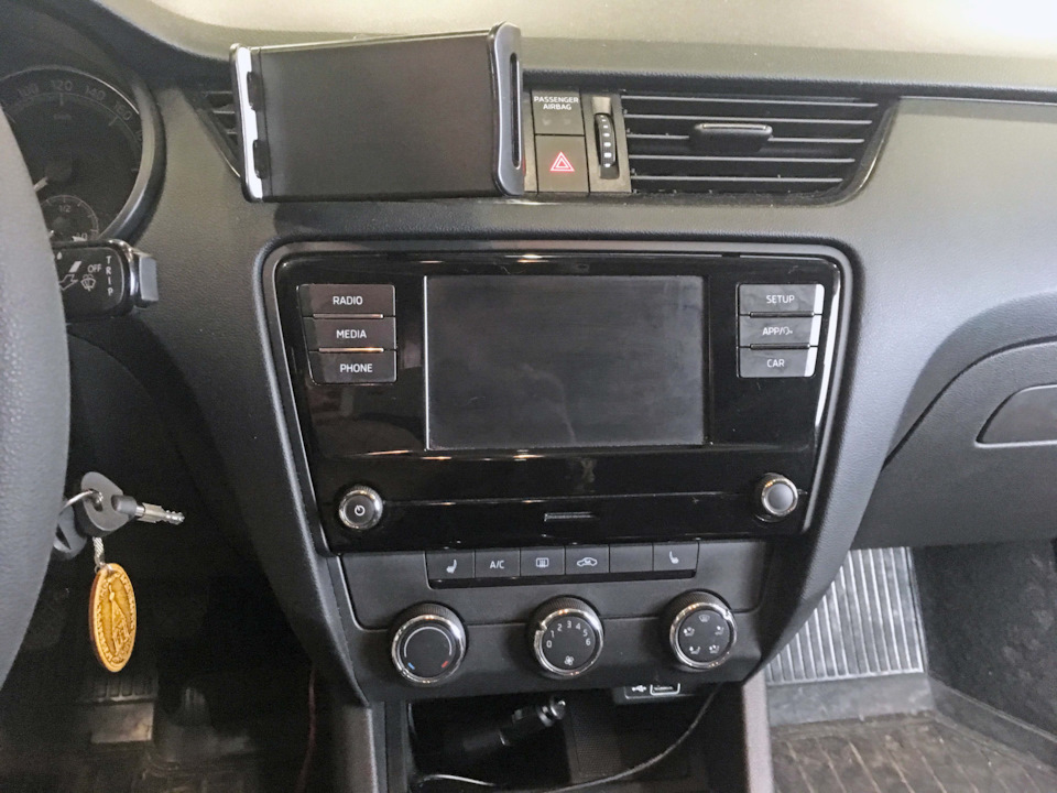 Замена штатного головного устройства на Skoda — Avtopositive.ru на DRIVE2