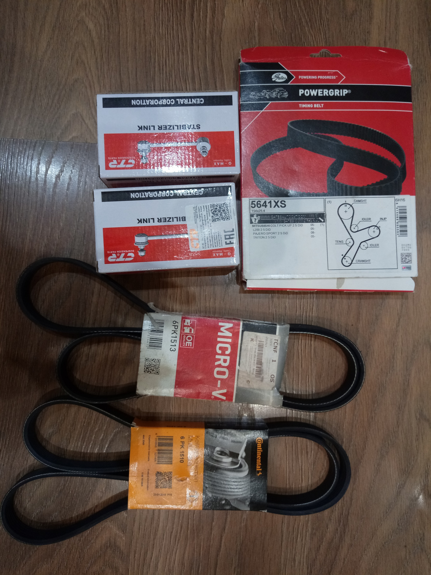 Ремни паджеро спорт 1. Поликлиновый ремень на Паджеро спорт 2. Навесной ремень Митсубиши Паджеро спорт 2012. Навесные ремни Паджеро спорт 2019.