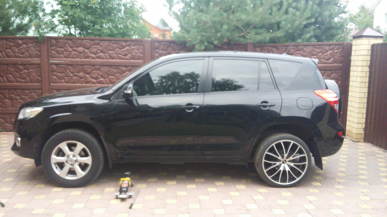 Рав 20. Диски r20 Toyota rav4. Toyota rav4 2014 r20. Тойота рав 4 колеса r20. Rav4 на 20 дисках.