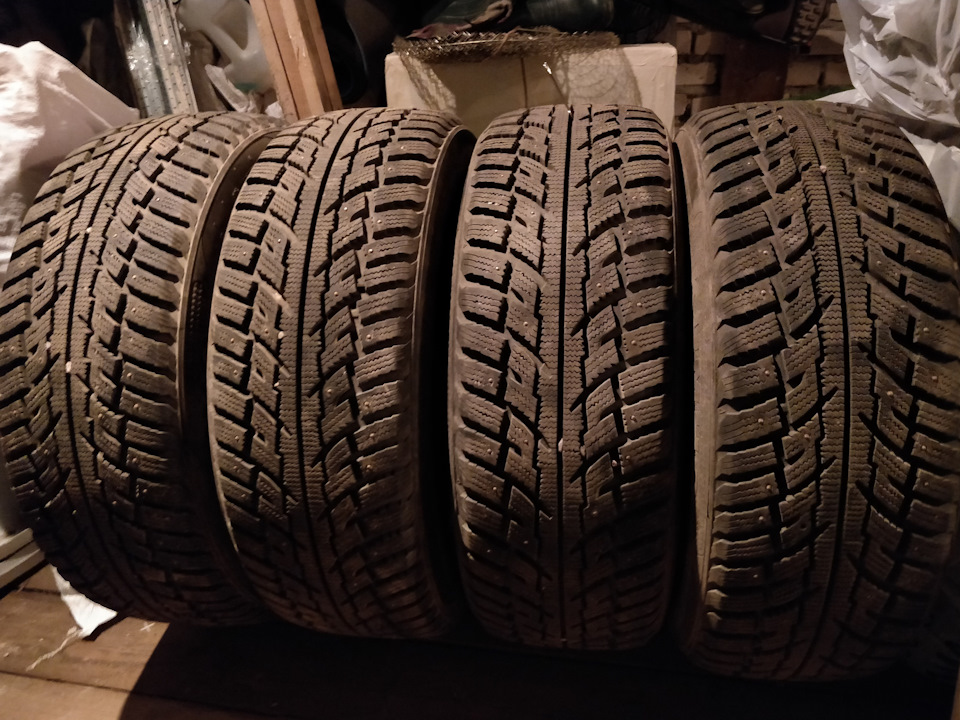 Резина кумхо. Кумхо 235 65 17 зима. Kumho 235/65 r17. Кумхо 235 65 17 зимняя. Резина Кумхо зимняя r17.