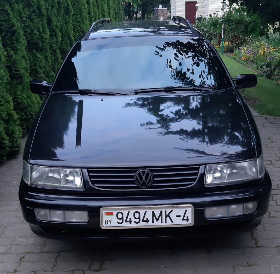 Покраска эмблемы VW в чёрный цвет — Volkswagen Passat B4, 1,9 л, 1994 года  | своими руками | DRIVE2