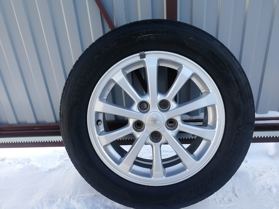 Шины летние Hankook 205/60 R16, литые диски Mitsubishi 6,5Jx16 ET46 ...