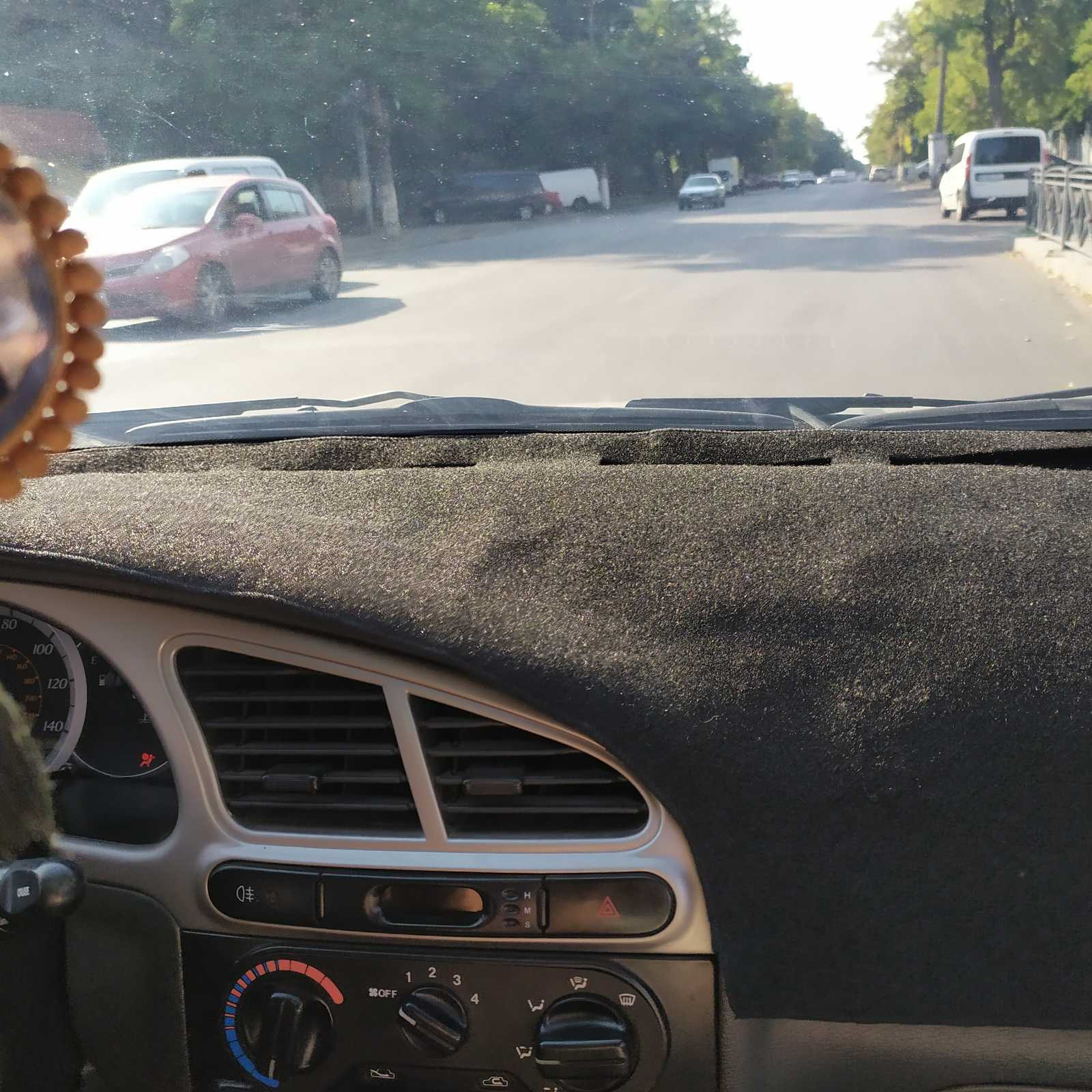 Коврик на торпеду — Daewoo Lanos, 1,5 л., 2006 года | аксессуары | DRIVE2