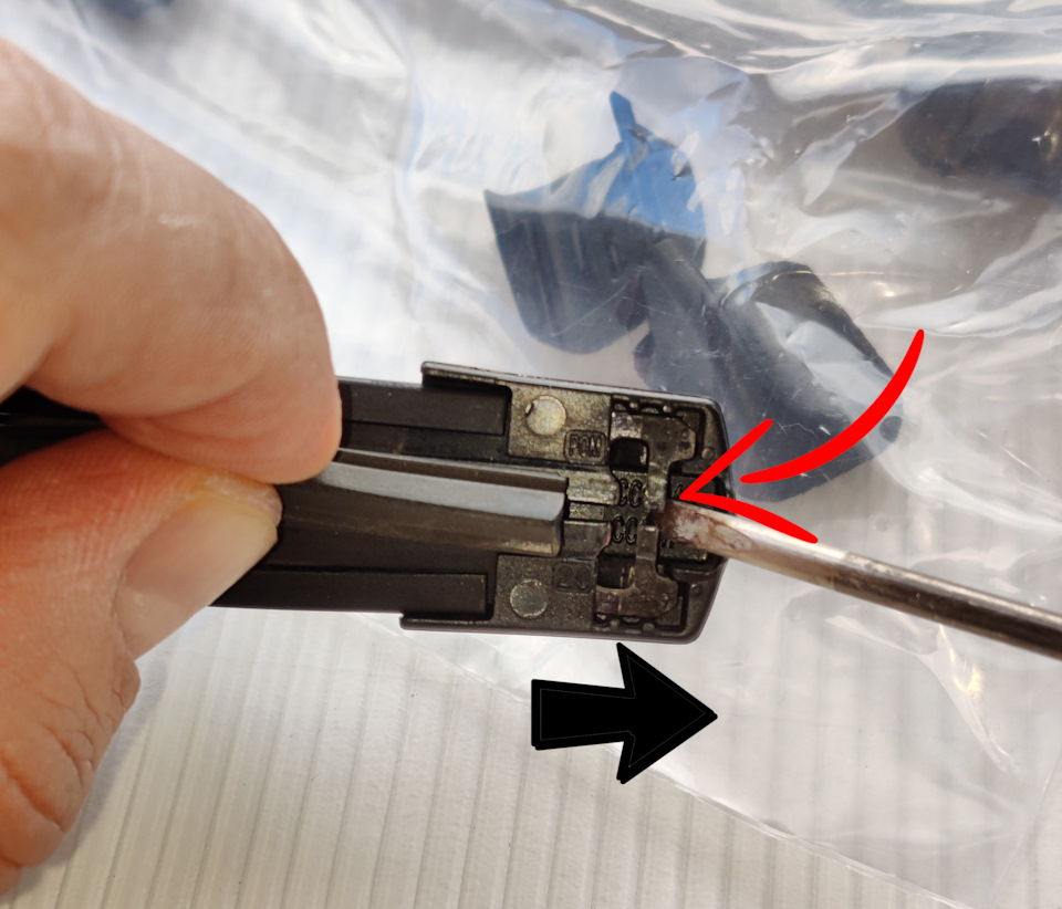 Замена резинок щеток стеклоочистителя, оригинал — Skoda Kodiaq (1G), 2 ...