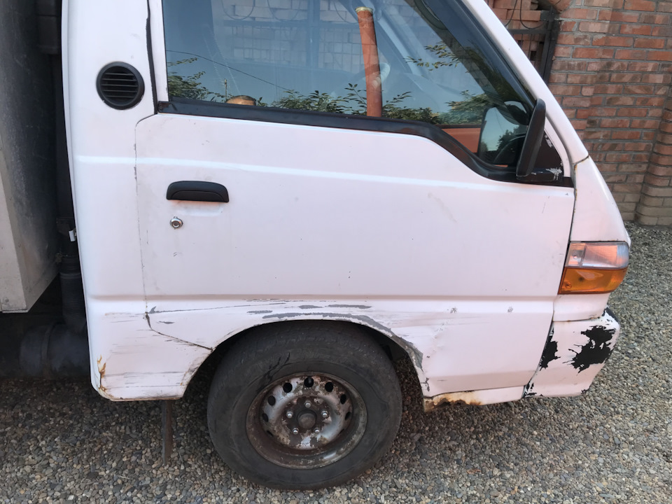 Зазор между дверью и стойкой отсутствовал. Дверь закрывалась плохо. — Hyundai Porter (3G)
