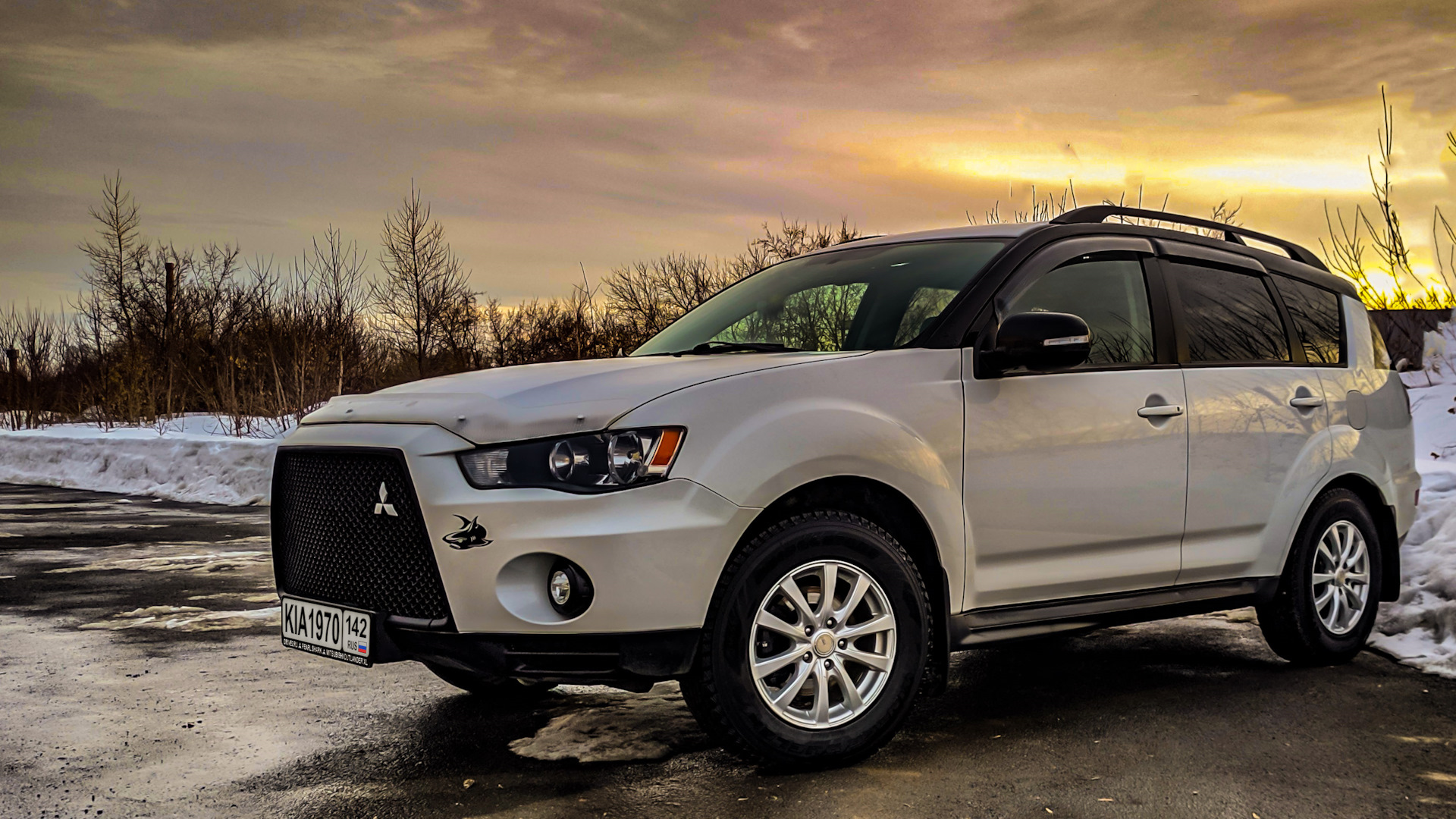 Аналог митсубиси аутлендер. Митсубиси Аутлендер. Mitsubishi Outlander XL 2010. Mitsubishi Outlander XL белый. Mitsubishi Outlander XL Lifted.