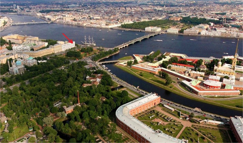 Территория санкт. Троицкая площадь в Санкт-Петербурге. Троицкая площадь Питер. Троицкая площадь Петроградского района. Троицкая площадь 1 в Санкт-Петербурге.