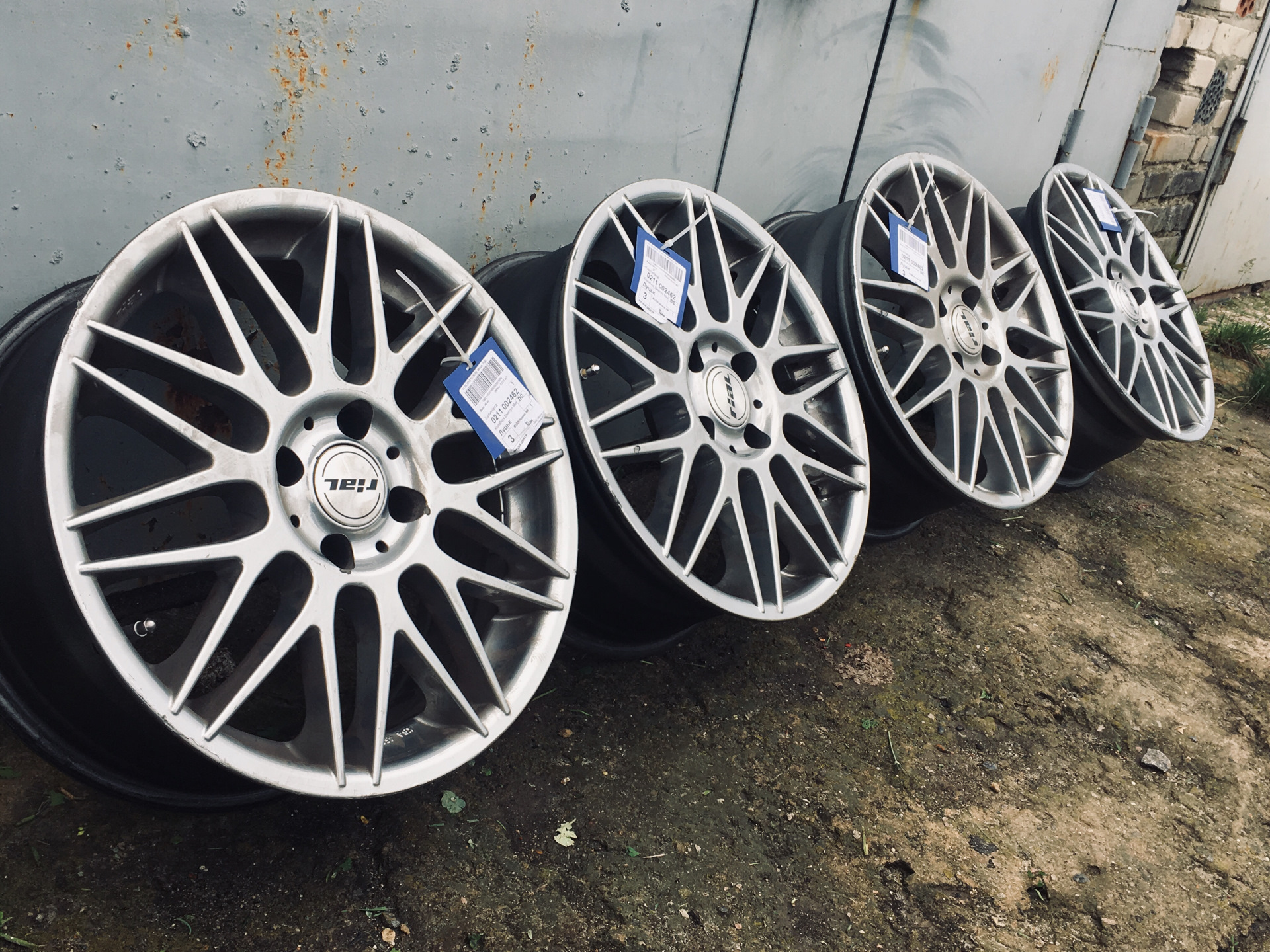 Диски 108. Rial Daytona r17. Диски 5 108 r17. Oz Racing r17 4x108. Диски 5-108 р17 Форд.