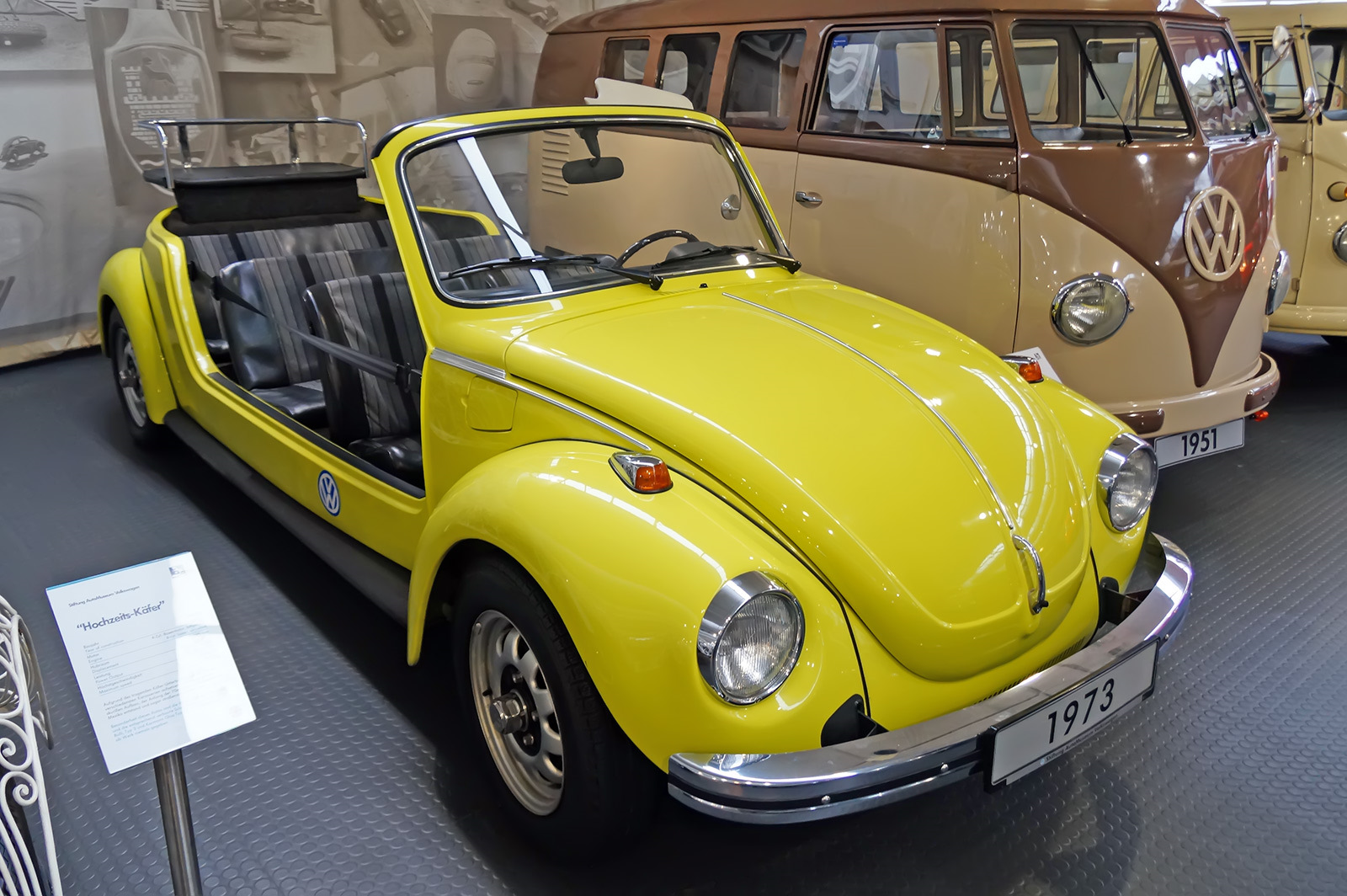 Машина из 3 букв. Volkswagen музей. Музей Фольксваген в Вольфсбурге. Музей Volkswagen в Германии. «Автоград Volkswagen» в Вольфсбурге, Германия.