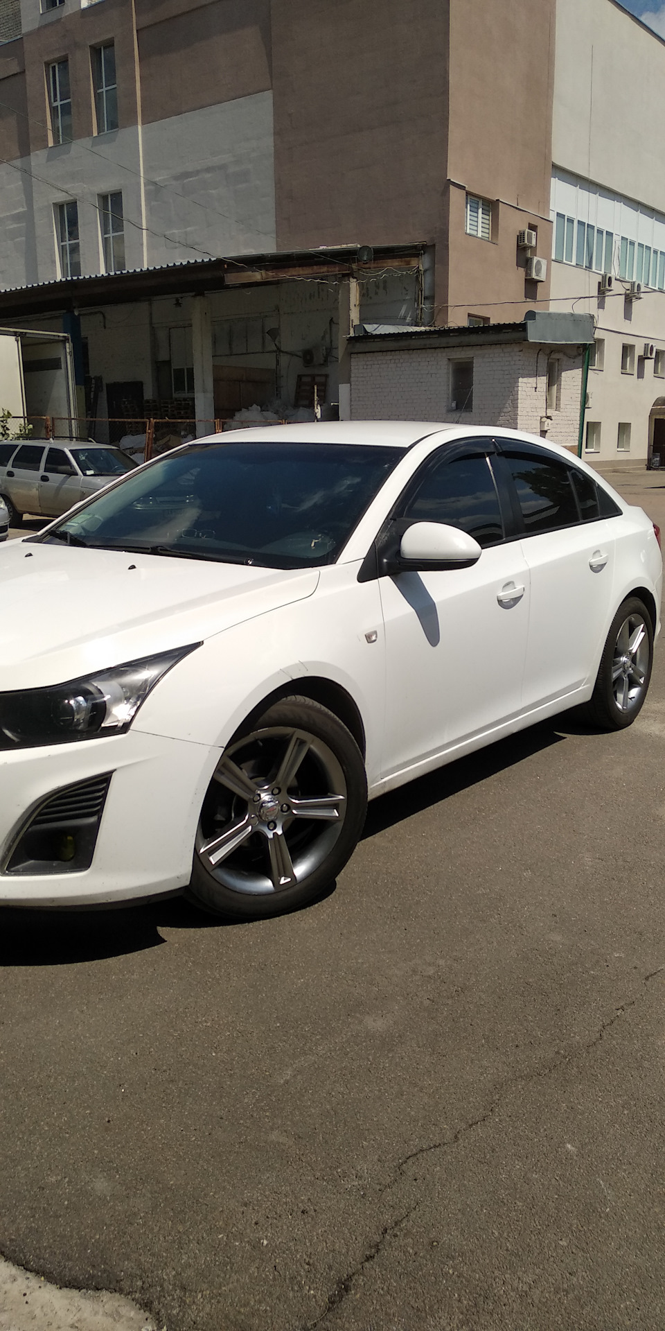 Диски на круз R18 межболт дисков 5*108 — Chevrolet Cruze (1G), 1,8 л, 2012  года | тюнинг | DRIVE2