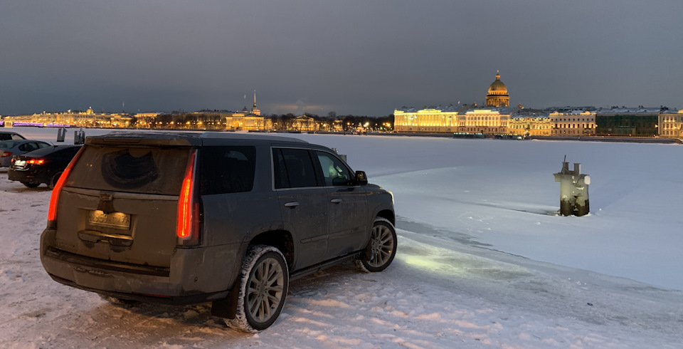 Cadillac Escalade на набережной Петербурга — Cadillac Escalade (4G)