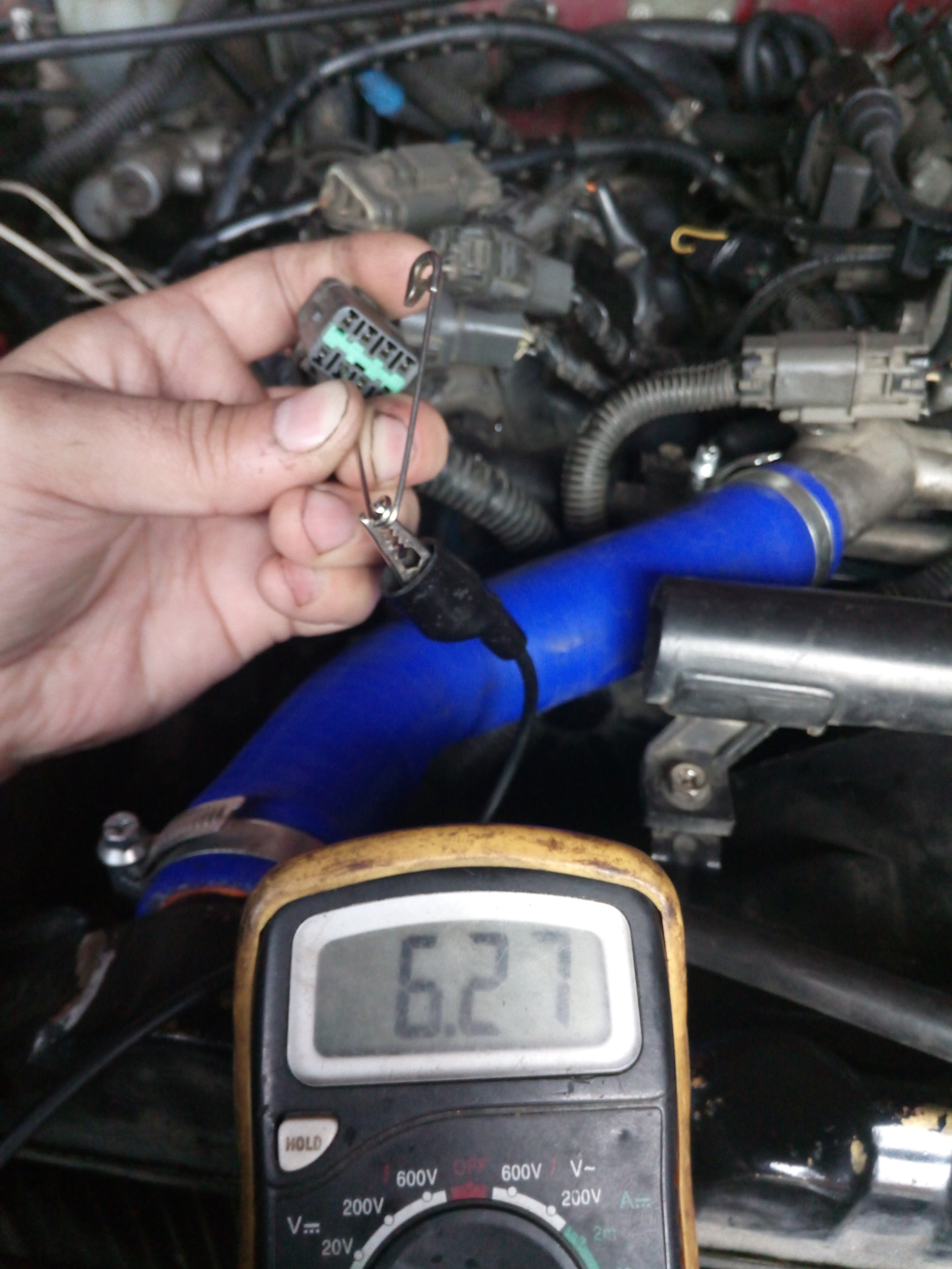 Какое напряжение должно быть на форсунках. Как проверить сопротивление форсунки мультиметром. Ваз 2114 напряжение на топливных форсунках. Как проверить сопротивление форсунки мультиметром. Чери тиго сопротивление обмоток форсунок.
