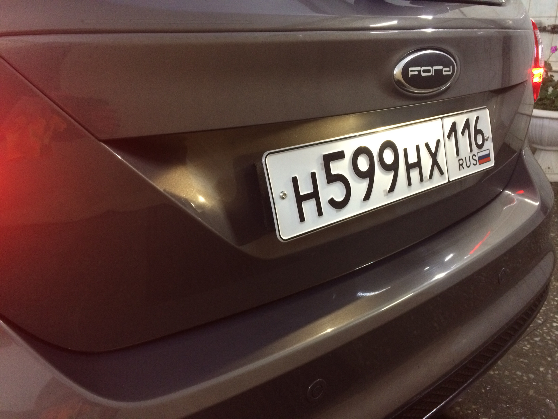 Как снять номера форд фокус 2 Избавляемся от рамки заднего номера - Ford Focus III Hatchback, 1,6 л, 2013 года