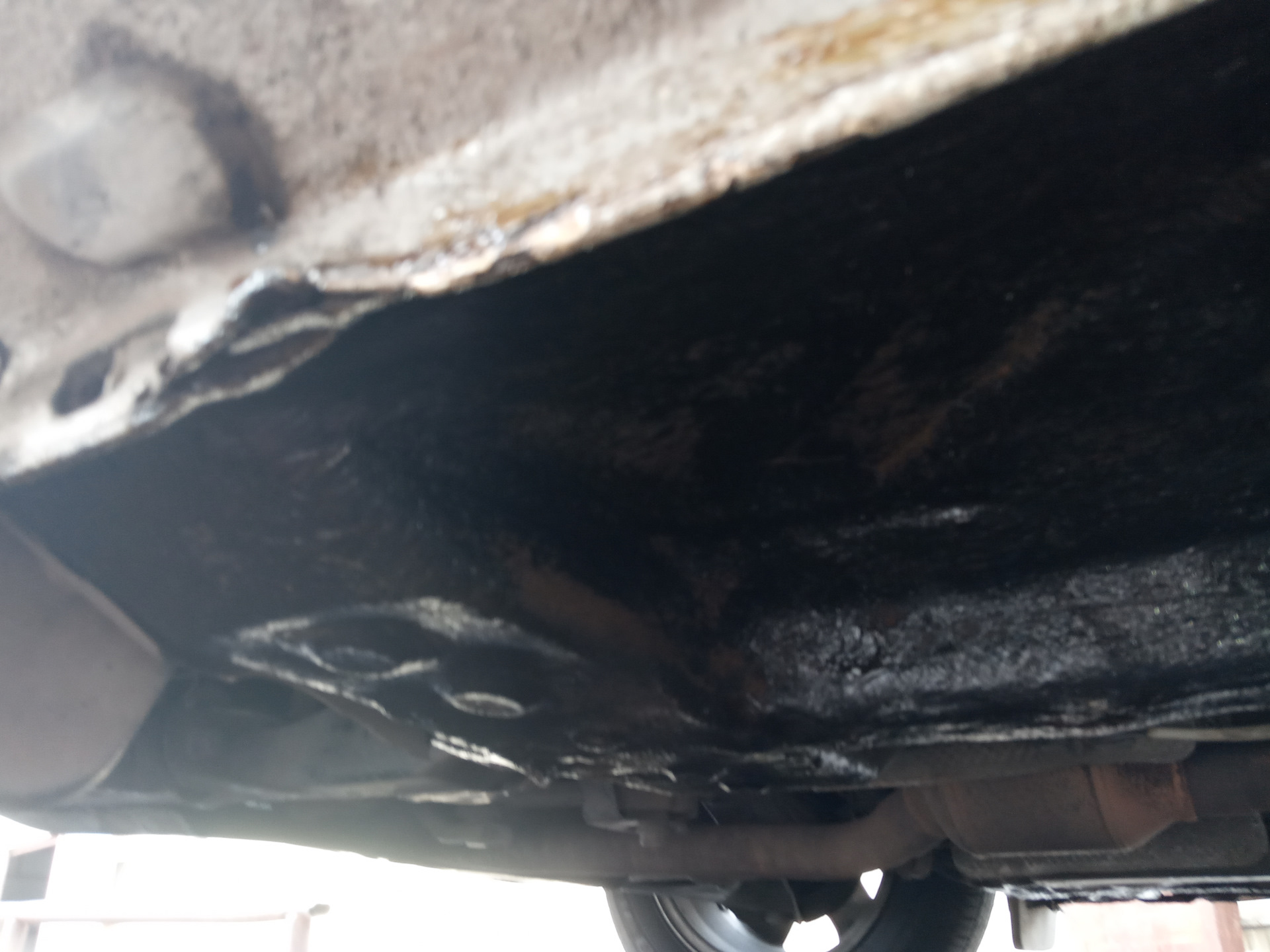 Антикоррозийная обработка днище кузова ПУШЕЧНЫМ САЛОМ — Renault Logan ...