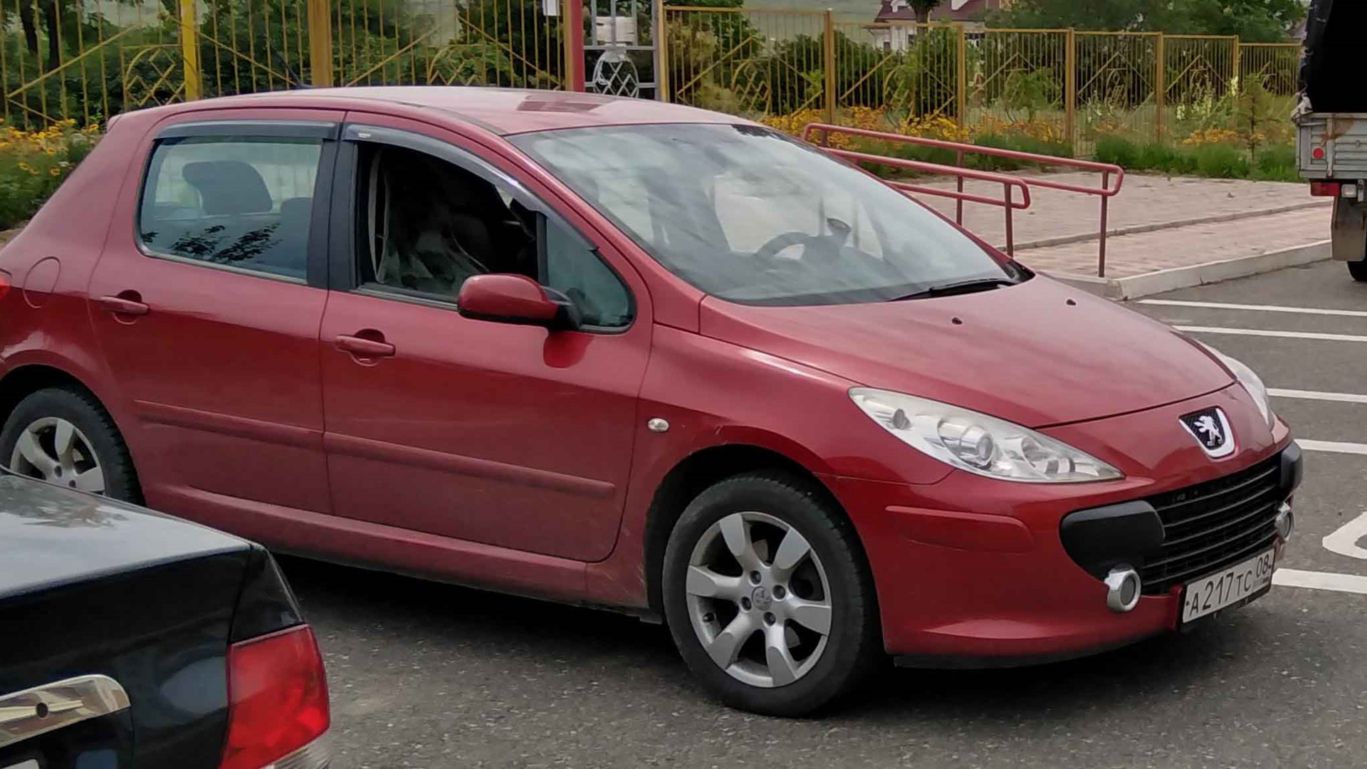 Peugeot 307 2.0 бензиновый 2005 | красный металлик дв.2л. на DRIVE2